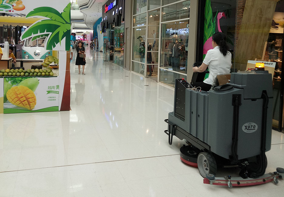 江西大型清潔設(shè)備多功能洗地機(jī)和電動<a href=http://m.qingqincao.com target=_blank class=infotextkey>掃地車生產(chǎn)廠</a>