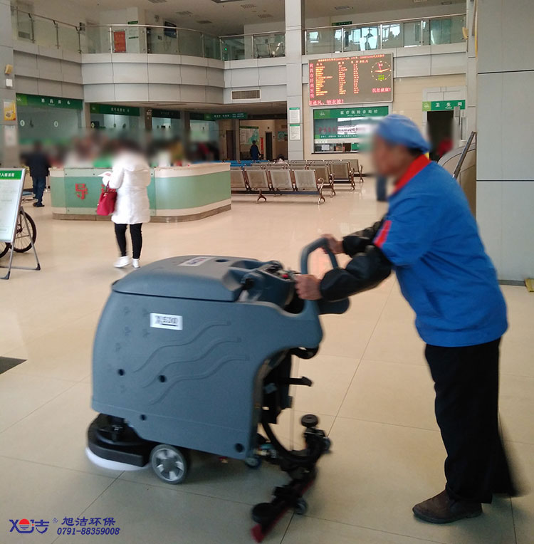醫(yī)院大廳保潔，醫(yī)院手推式洗地機(jī)