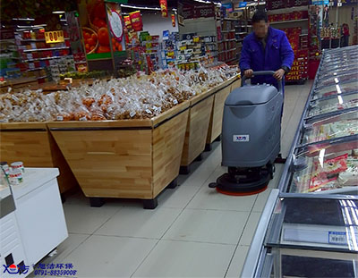 如何進(jìn)行商場(chǎng)保潔工作？